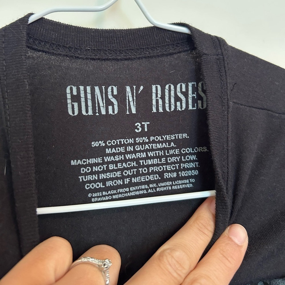 Black Guns and Roses band Kids T-Shirt - Picture 2 of 2